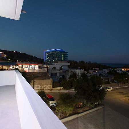 The Azure Blue Apt فاليراكي المظهر الخارجي الصورة
