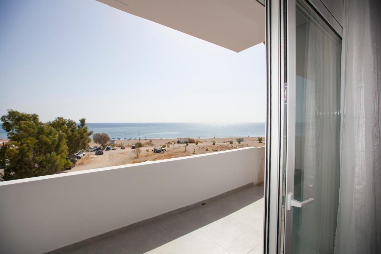 The Azure Blue Apt فاليراكي المظهر الخارجي الصورة